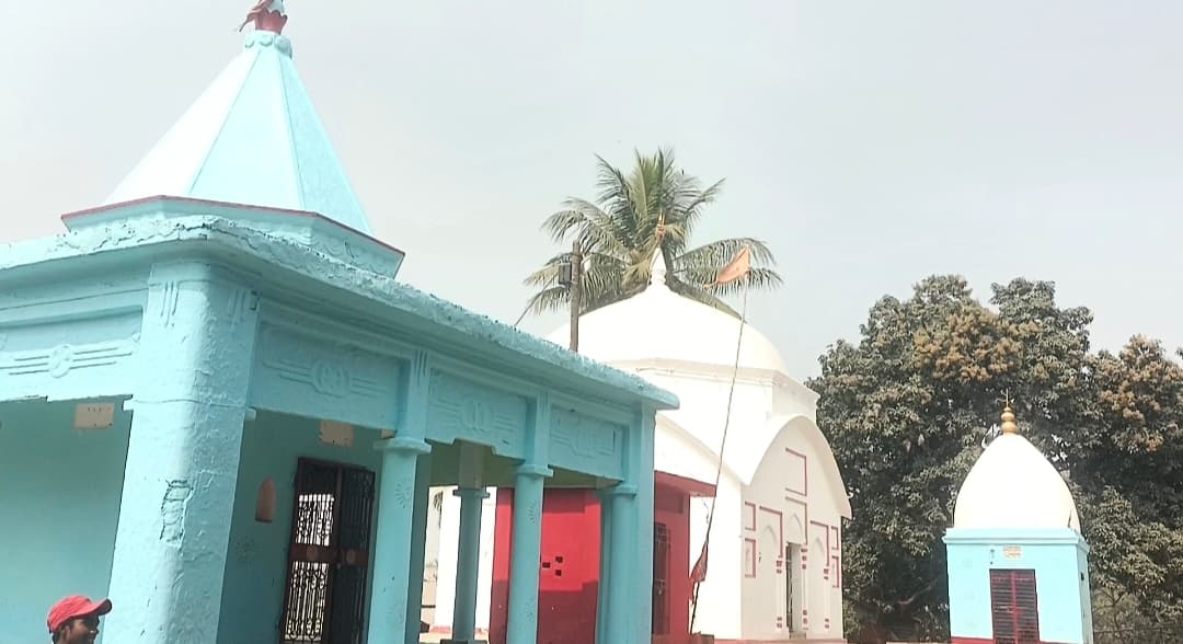 हसनगंज में ऐतिहासिक भारीडीह शिव मंदिर में महाशिवरात्रि के लिए रंग रोगन शुरू