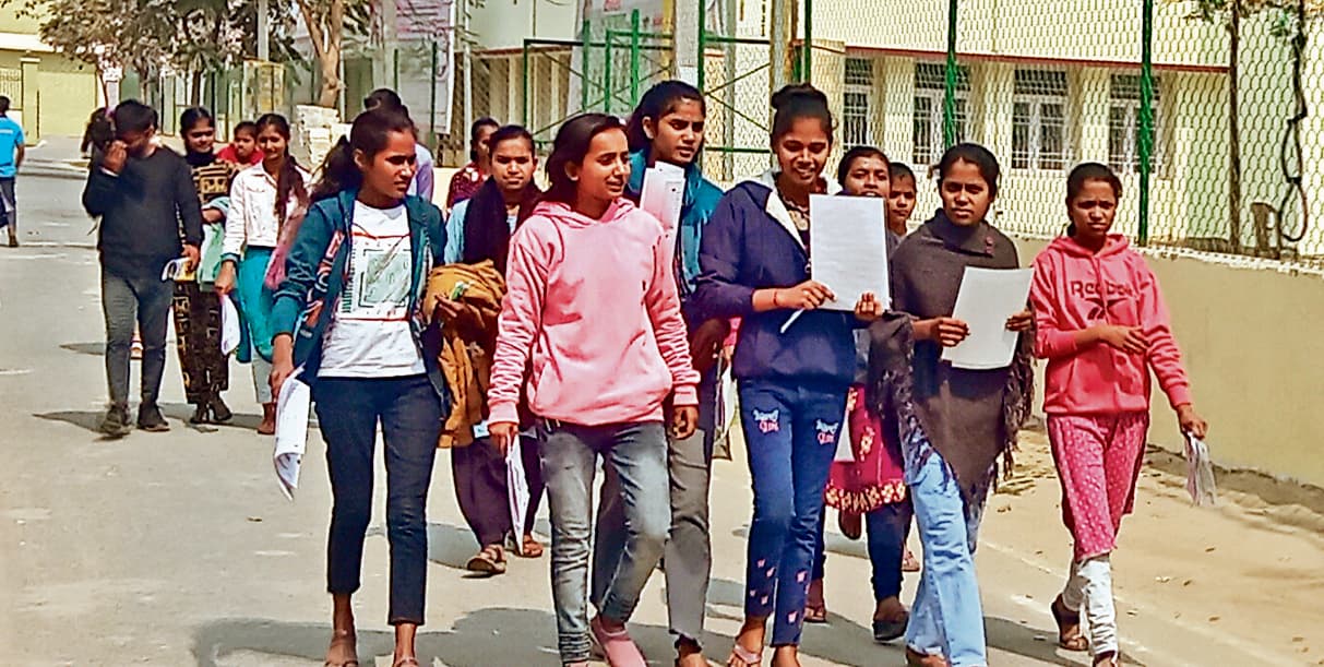 Chhapra News : मैट्रिक परीक्षा के चौथे दिन सामाजिक विज्ञान की परीक्षा में एक नकलची धराया, 1261 परीक्षार्थी रहे अनुपस्थित