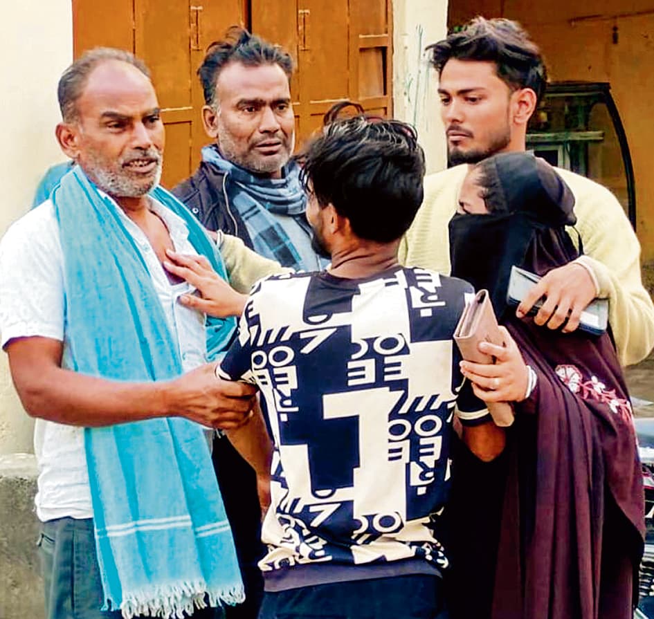 Chhapra News : बाइक व इ-रिक्शा के आमने-सामने की टक्कर में बाइक सवार युवक की मौत