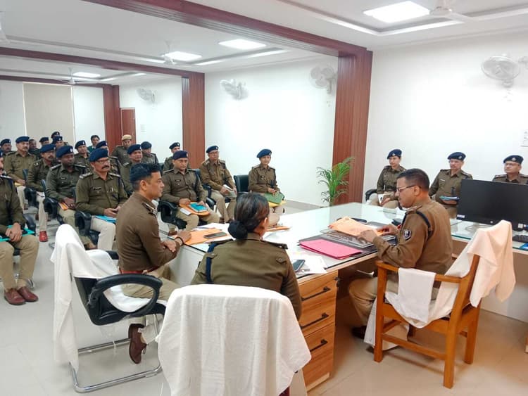 Darbhanga News: साइबर अपराध के पीड़ितों के प्रति संवेदनशील रहें पुलिस अधिकारी