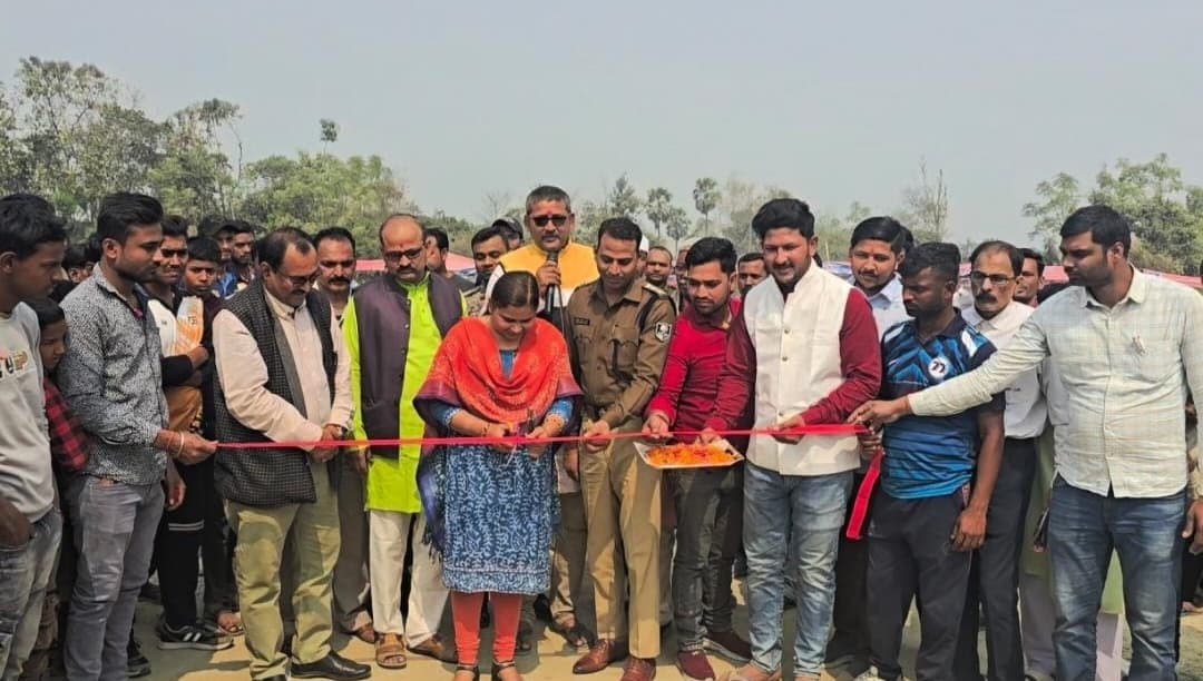 स्मृति क्रिकेट कप टूर्नामेंट सीजन का पहला मैच बलिया की टीम ने जीता