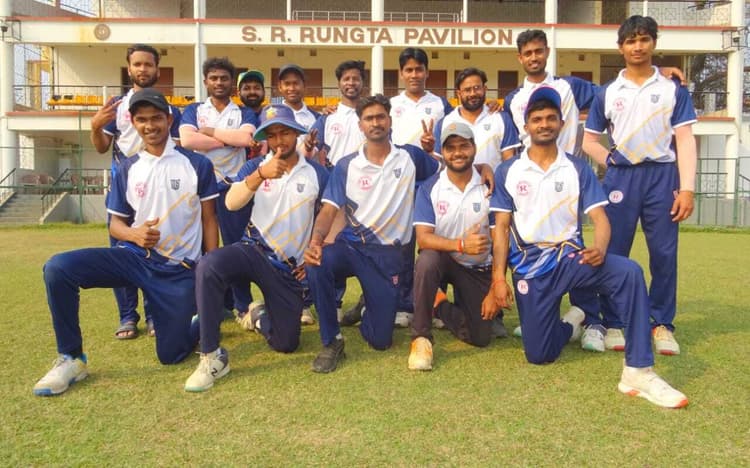 Chaibasa news : प्रताप क्रिकेट क्लब को हरा एसआर रुंगटा ग्रुप फाइनल में