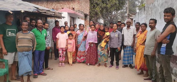 East Singhbhum News : हरिजन, मुस्लिम और सबरों का नहीं बन रहा जाति व आवासीय प्रमाण पत्र, सुविधाओं से वंचित