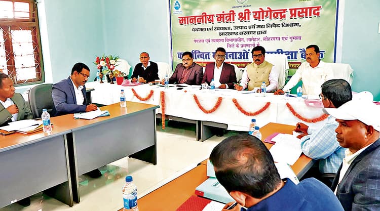 Political news : लातेहार, गुमला व लोहरदगा में राजस्व वसूली का लक्ष्य समय पर पूरा करें : मंत्री