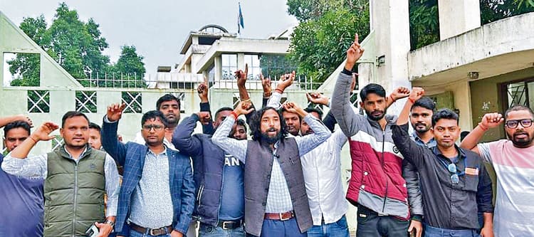 ranchi news : जैक बोर्ड की मैट्रिक परीक्षा का प्रश्न पत्र लीक, विरोध में किया गया प्रदर्शन