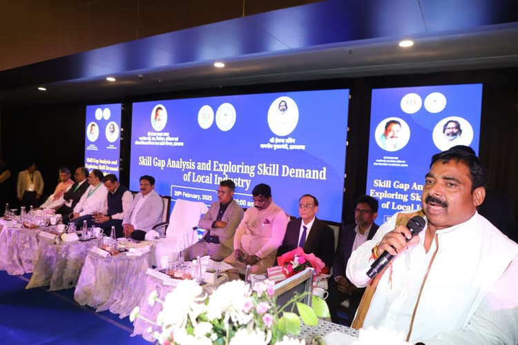 Jamshedpur News : उद्यमी बतायें, कैसा मैनपावर चाहिए, स्किल्ड मैनपावर तैयार कर देगी राज्य सरकार : श्रम मंत्री