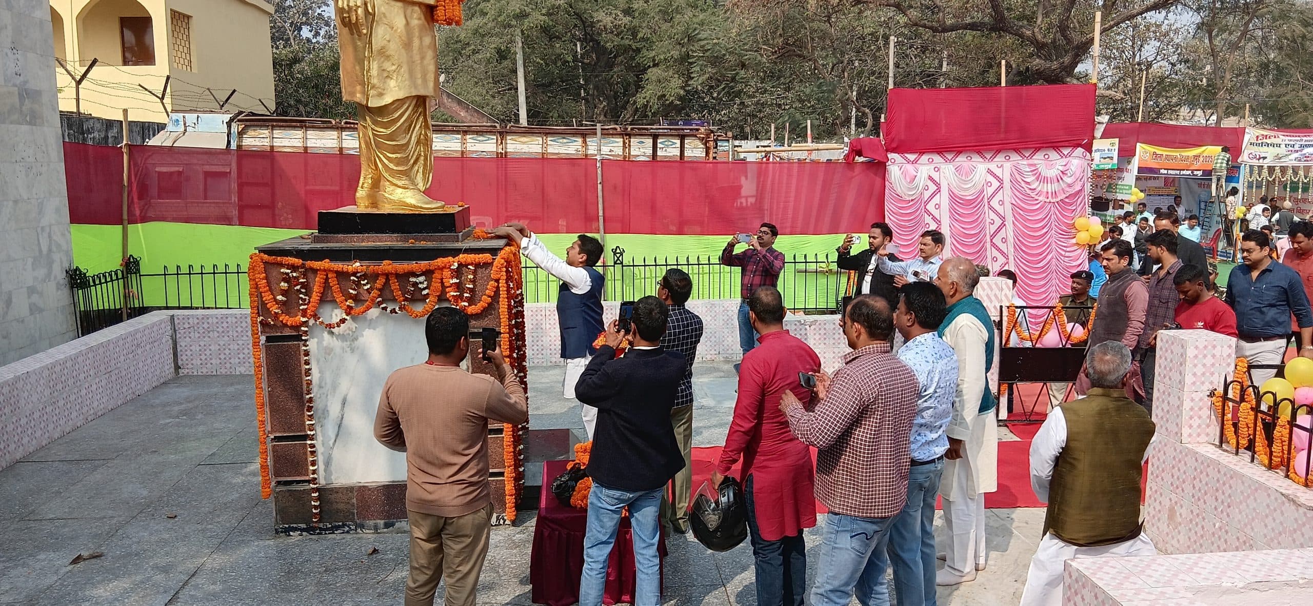 धूमधाम से मनाया जिले का स्थापना दिवस व स्वतंत्रता सेनानी श्रीकृष्ण सिंह की जयंती