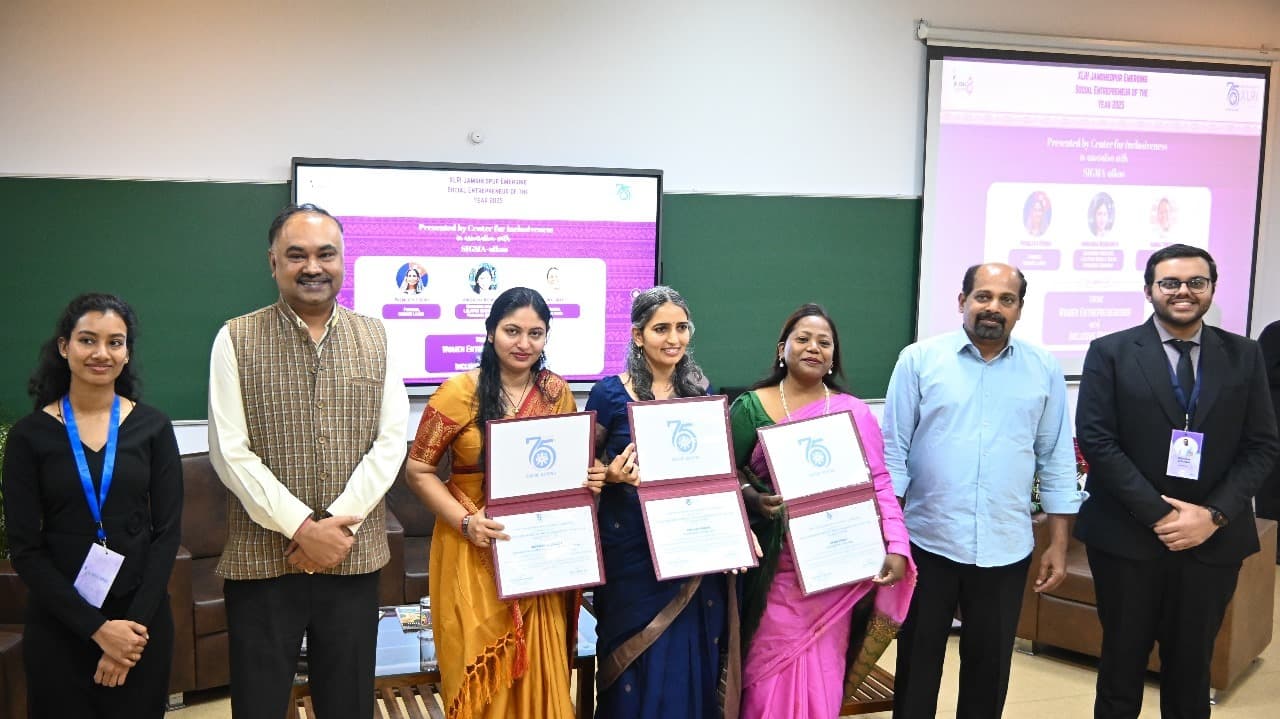 Jamshedpur News : तीन महिला उद्यमियों को एक्सएलआरआइ ने ₹1.50 लाख की राशि देकर किया सम्मानित, जानिये क्यों मिला सम्मान