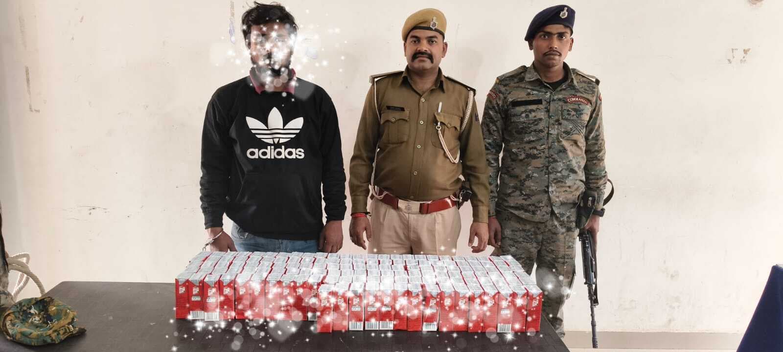 पश्चिम बंगाल से शराब लेकर आ रहा तस्कर 140 पीस टेट्रा पैक के साथ गिरफ्तार