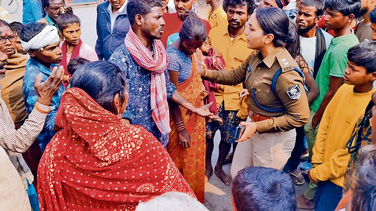 Buxar News: गाड़ी चलाना सीख रहे युवकों ने नहर किनारे खेल रहे बहन व भाइयों को रौंदा, एक की मौत