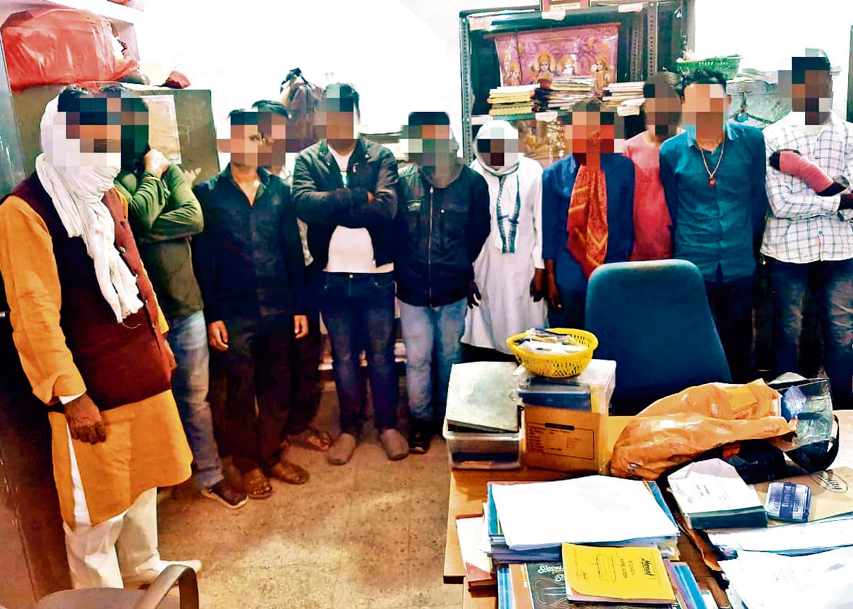 पुलिस का जुआ के अड्डे पर छापा, 11 जुआरी गिरफ्तार