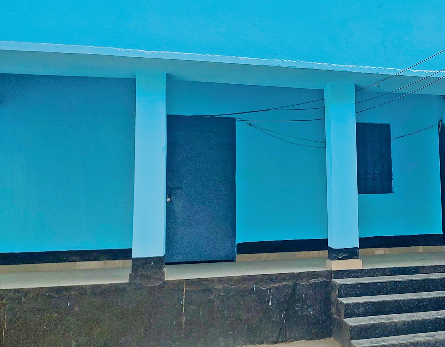 Chapra News : कृषि व मनरेगा कार्यालय में समय पर नहीं आते कर्मी, लटका रहता है ताला