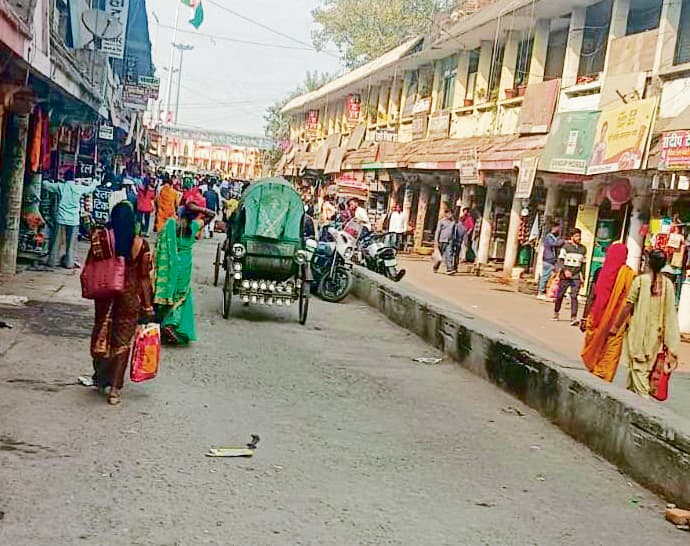 Chapra News : अतिक्रमण हटते ही साफ और 30 फीट चौड़ा दिखने लगा जंक्शन रोड