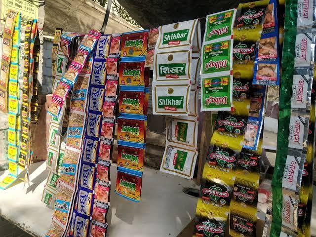 East Singhbhum News : गालूडीह-घाटशिला में खुलेआम बिक रहा गुटखा, प्रशासन मौन