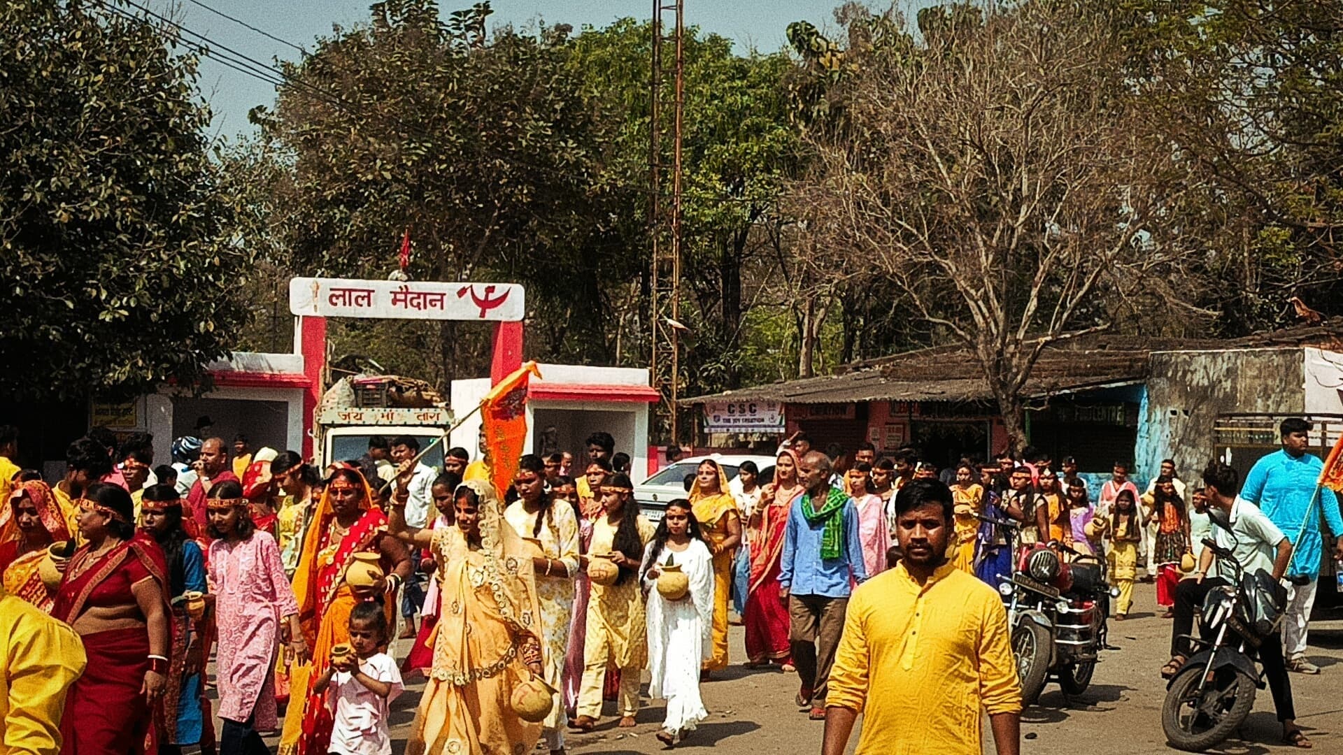 Dhanbad News: रुद्र महायज्ञ को लेकर निकली कलश यात्रा