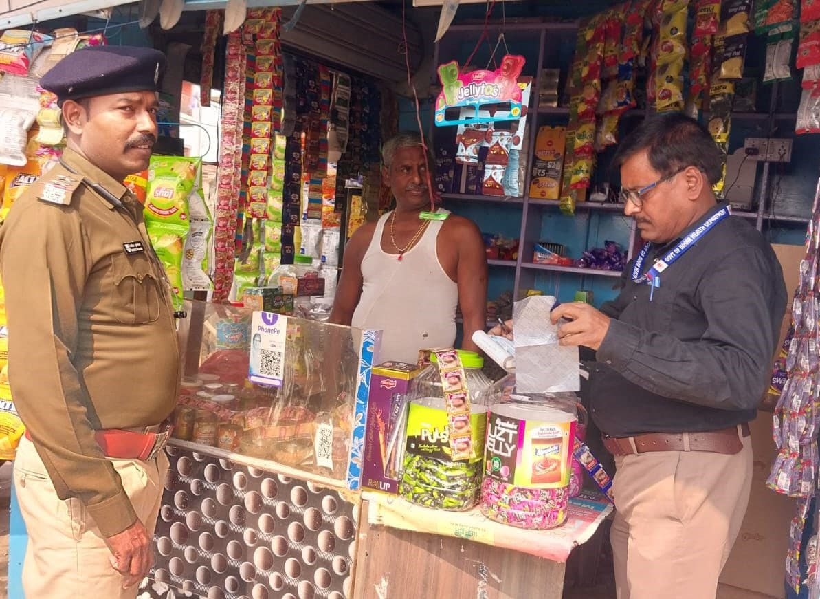 नशीले पदार्थ बेचने वाले 10 दुकानदारों को लगाया जुर्माना