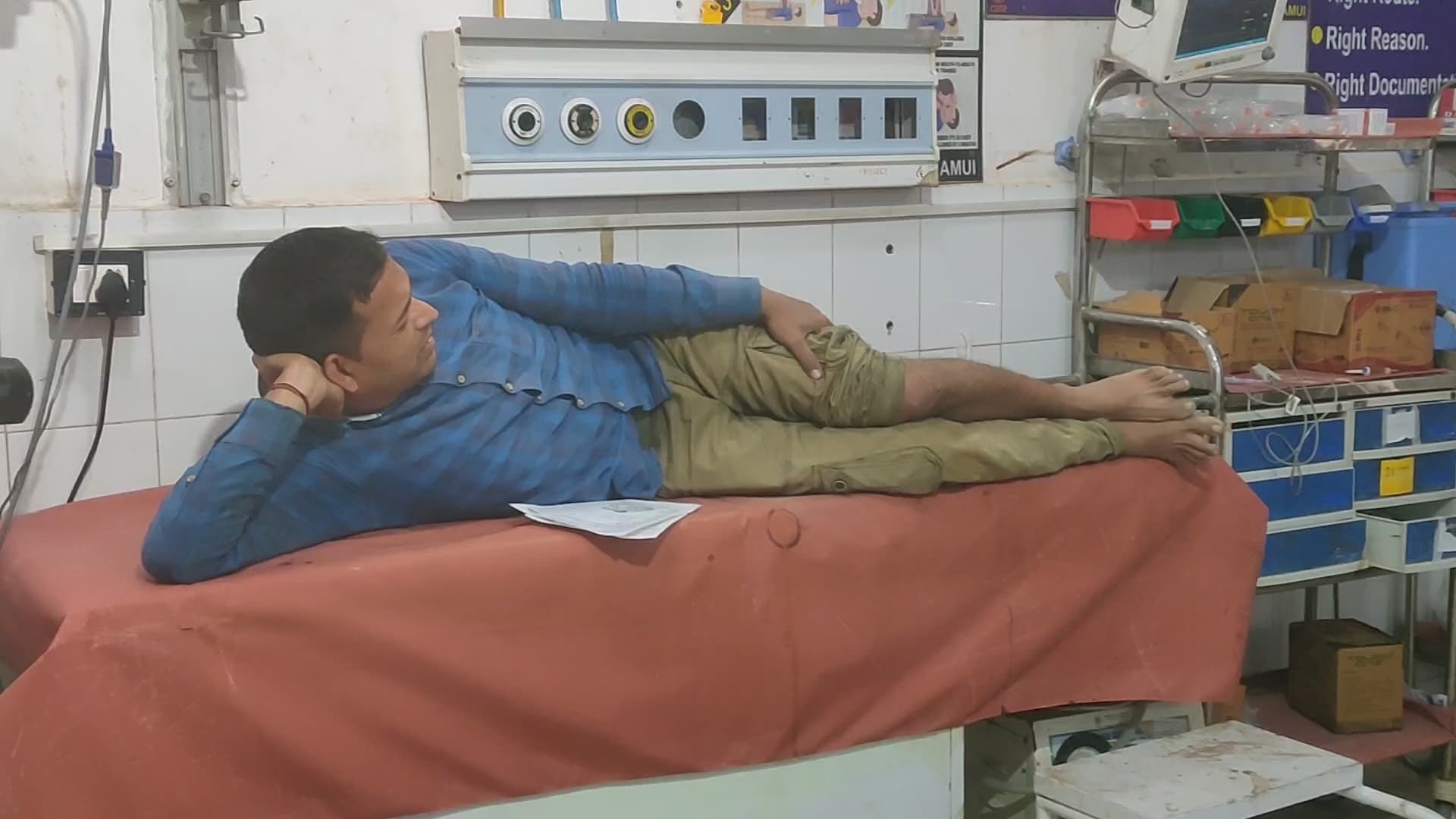 वारंटी को पकड़ने गये दारोगा व चौकीदार गिरकर हुए घायल