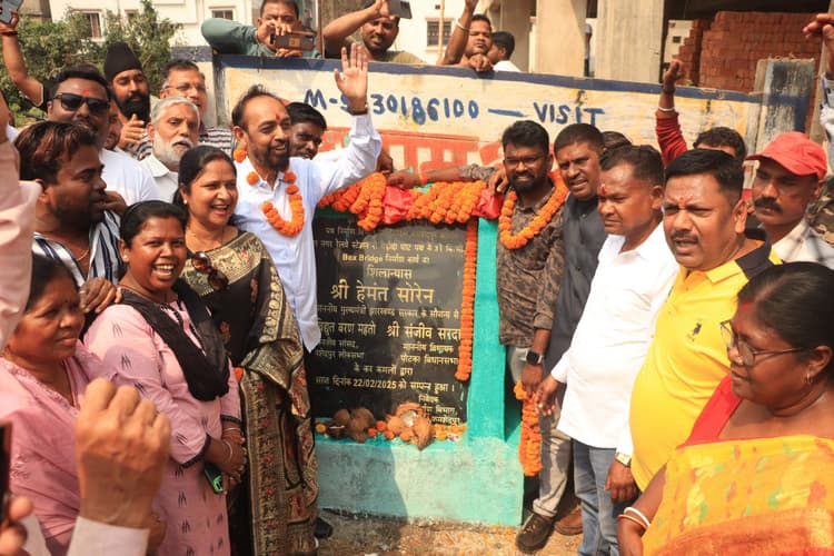 Jamshedpur news. बागबेड़ा-बड़ौदा घाट जर्जर पुलिया के निर्माण कार्य का शिलान्यास, चार करोड़ की लागत से बनेगी