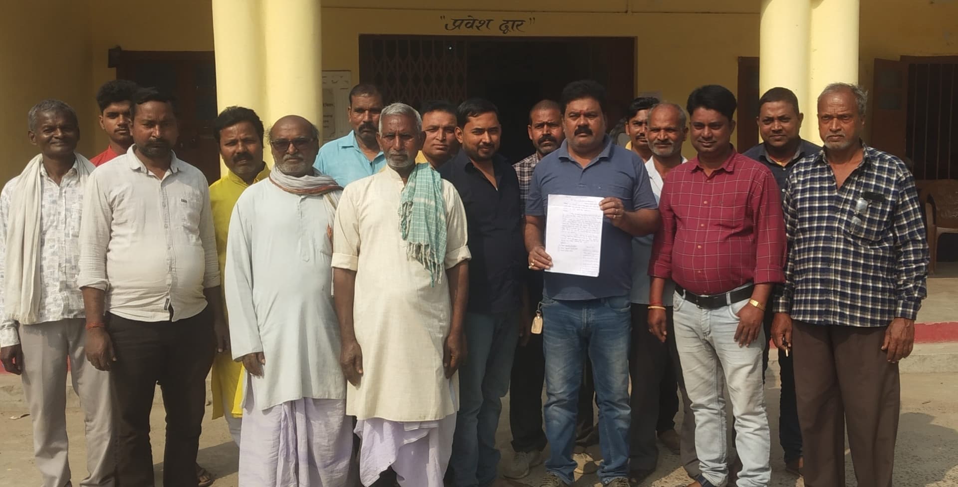 खाद्यान्न उठाव से वंचित प्रखंड के 38 डीलर, प्रशासन से लगायी गुहार