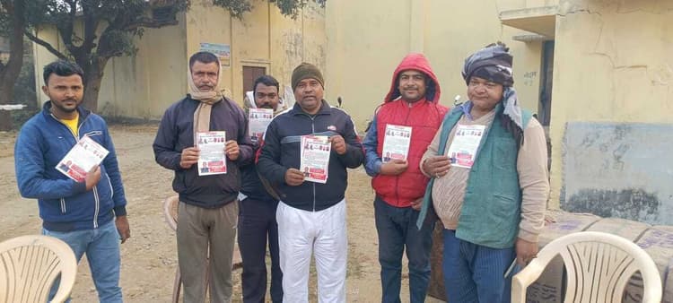 एनडीए कार्यकर्ता ने घर-घर दिया आमंत्रण