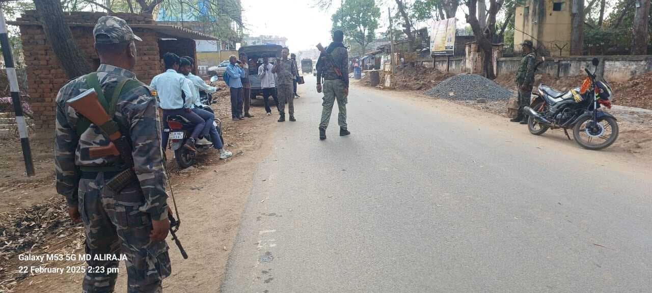 पुलिस ने चलाया सघन वाहन चेकिंग अभियान