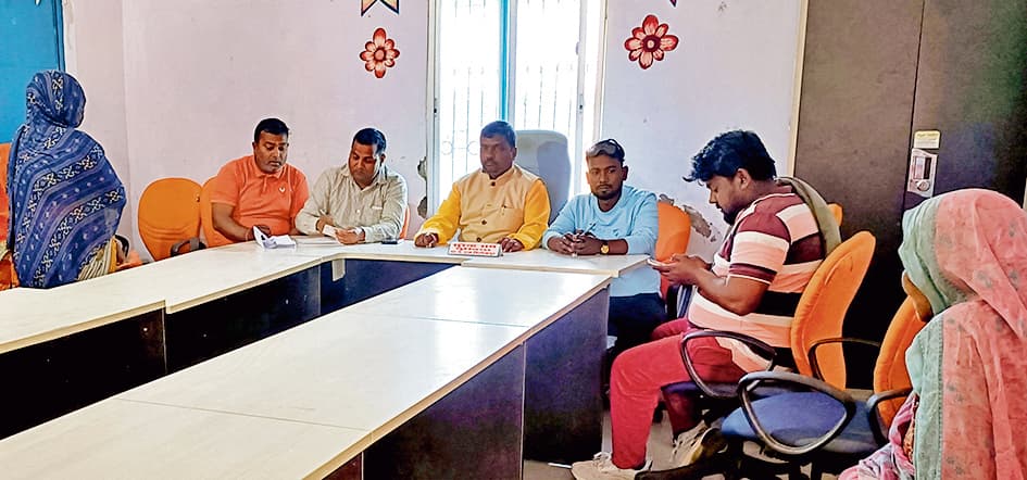 बाइक व मोबाइल धारक को भी मिलेगा पीएम आवास