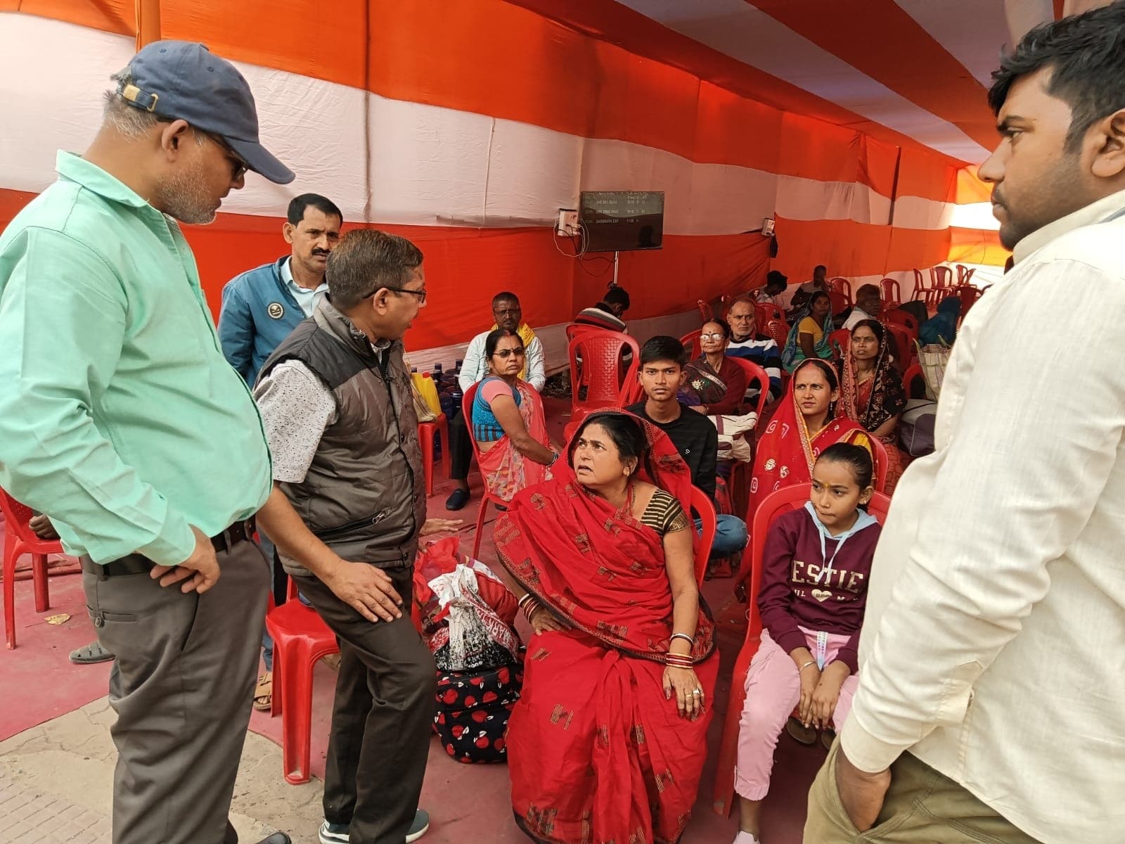 हजारों श्रद्धालुओं को लेकर रवाना हुई कुंभ स्पेशल