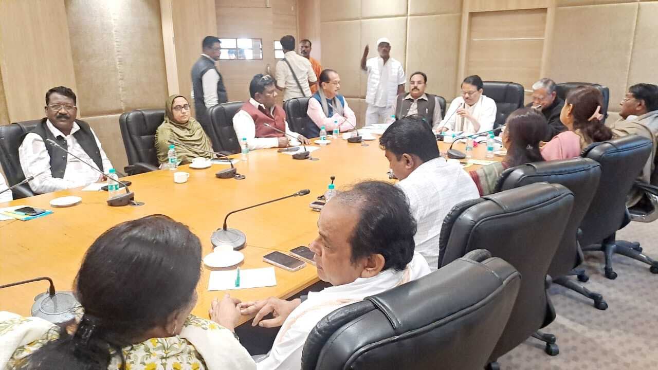 Political News : कांग्रेस के चार मंत्रियों को पांच प्रमंडल व विधायकों को दो-दो जिला में संगठन की जवाबदेही