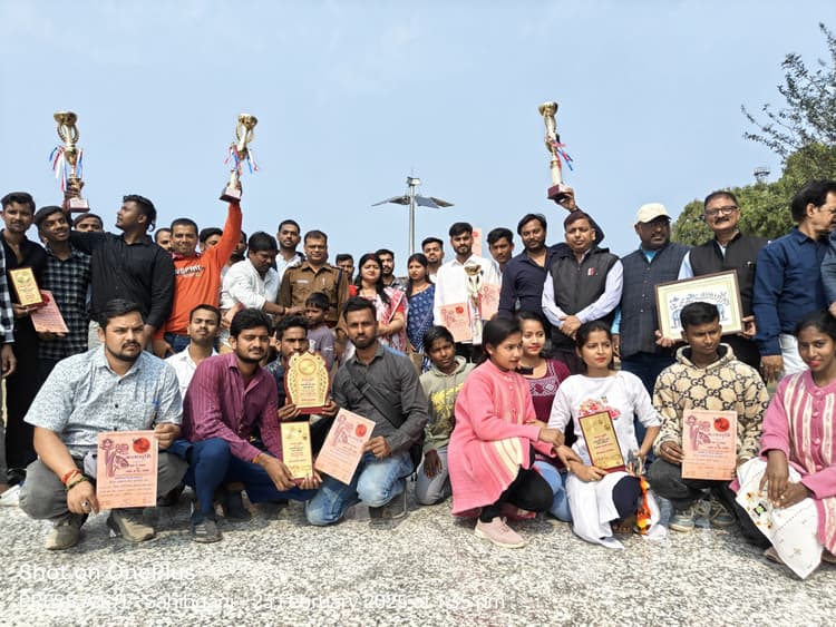 उत्कृष्ट प्रतिमा की श्रेणी में सब्जी मंडी सरस्वती पूजा समिति विजेता