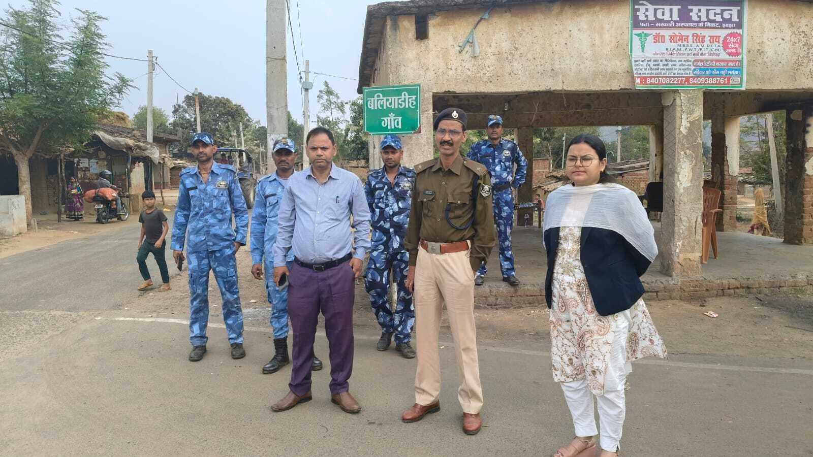 बीडीओ व थानाध्यक्ष ने बलियाडीह गांव का किया दौरा