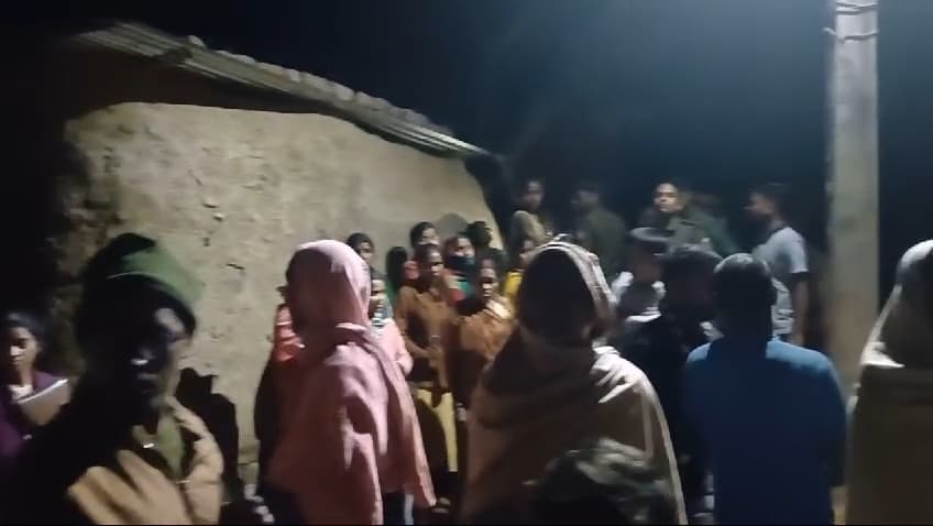 घर में आग लगने से लाखों रुपये की संपत्ति जली