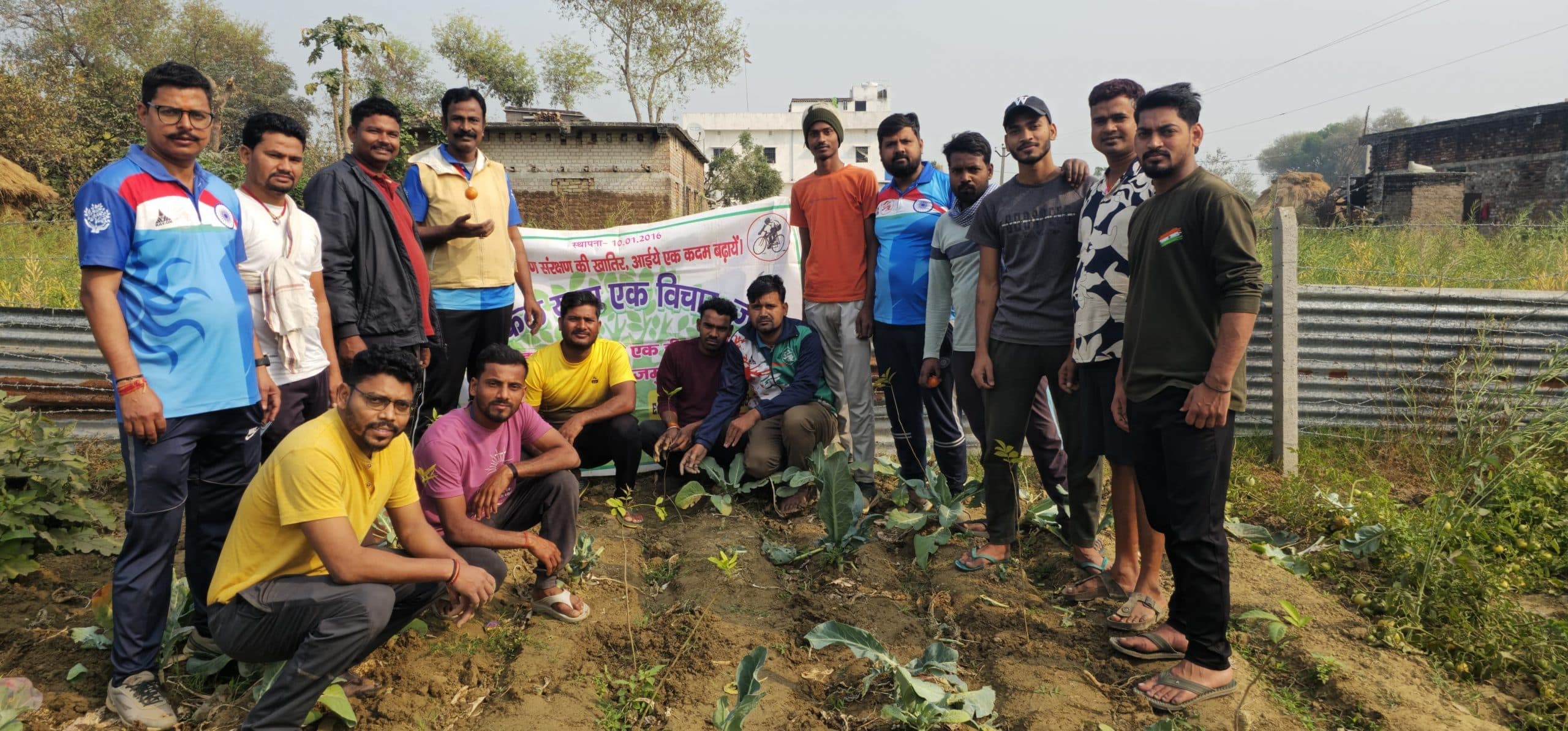 साइकिल यात्रा विचार के सदस्यों ने लगाये पौधे
