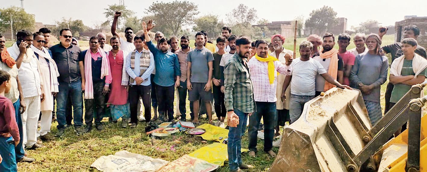 Buxar News : डीएम के आदेश पर पंचायत सरकार भवन का निर्माण शुरू