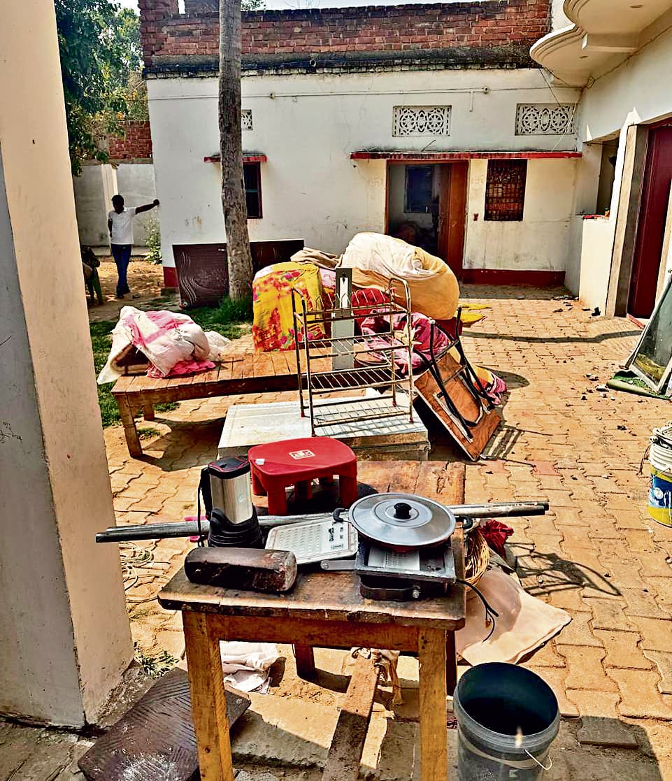 Ranchi News : पूर्व पार्षद हत्याकांड के मुख्य आरोपी के बक्सर स्थित घर की कुर्की