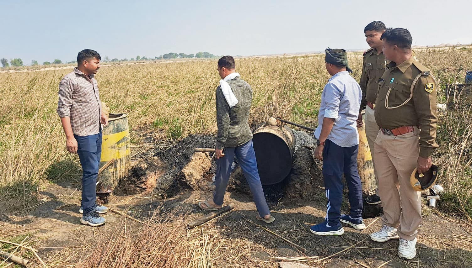 Jehanabad : तीन हजार अर्धनिर्मित शराब और भट्ठियां की गयीं नष्ट