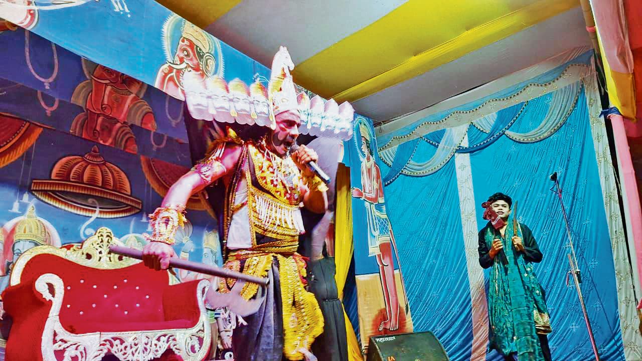 Aurangabad News : नाभि में बाण लगते ही कटे वृक्ष के समान गिरा रावण, जय श्रीराम के लगे नारे