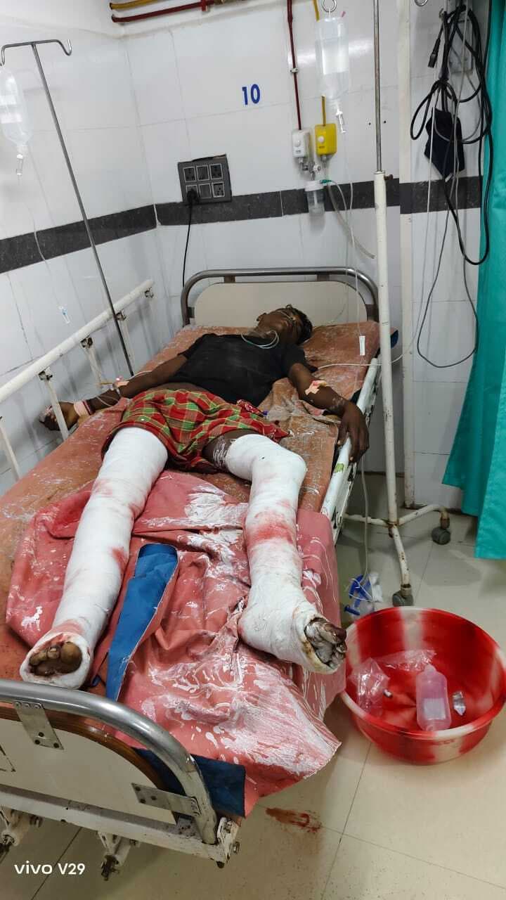 जोताई के दौरान खेत में ट्रैक्टर पलटा, युवक गंभीर रूप से घायल