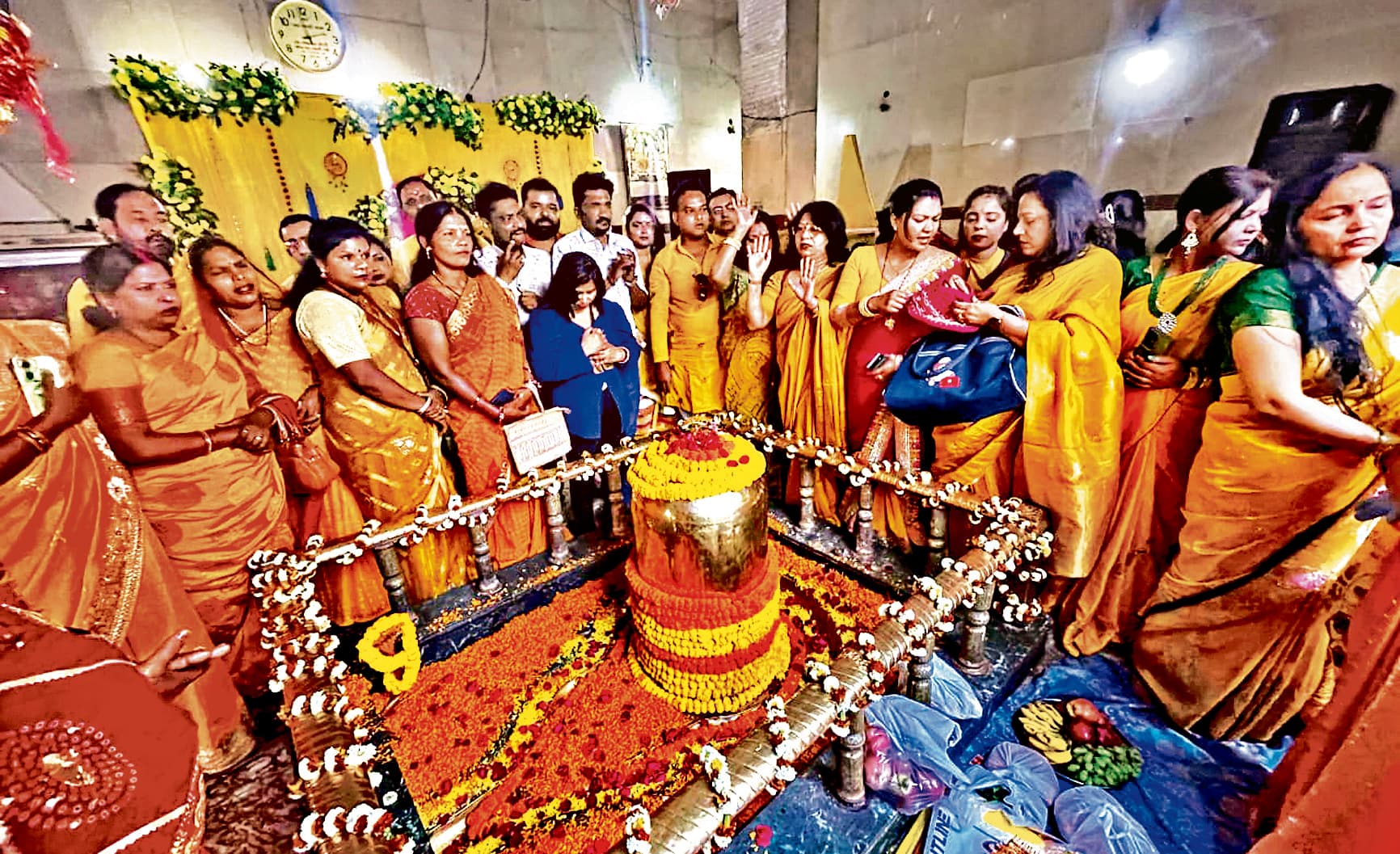 ranchi news : पहाड़ी मंदिर स्थित महाकाल मंदिर में हल्दी और मेंहदी की रस्म अदा की गयी, भक्तों ने गाया : भोले शंकरा तेरी क्या ही बात है, दूर हो के भी तू साथ है...