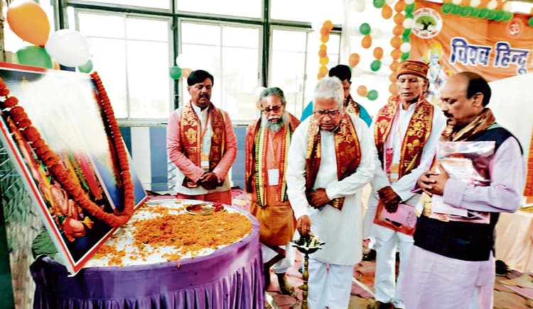 ranchi news : विश्व हिंदू परिषद झारखंड प्रांत कार्यसमिति की तीन दिवसीय प्रांत बैठक शुरू, अंबरीष ने कहा : महाकुंभ मेला समरसता के महापर्व के रूप में दिखा
