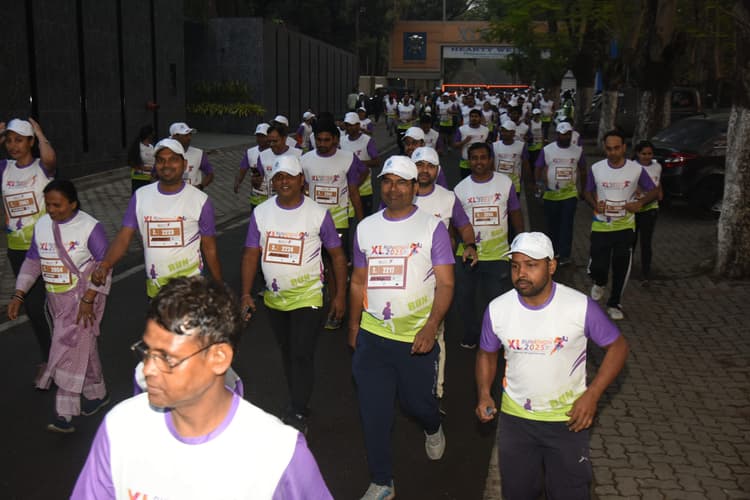 एक्सएल रनथॉन में दौड़े 930 लोग