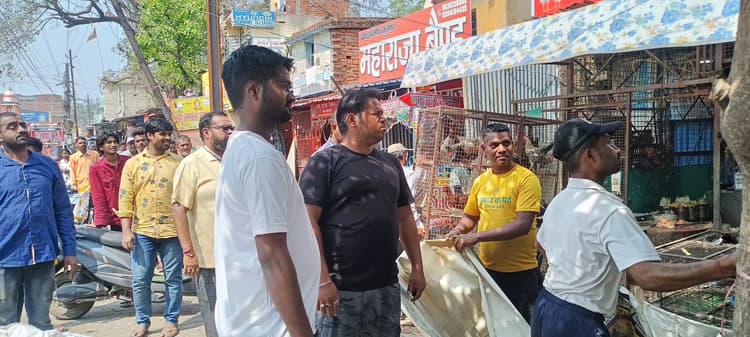 Bokaro News : निगम ने धर्मशाला मोड़ से महावीर चौक तक हटाया अतिक्रमण