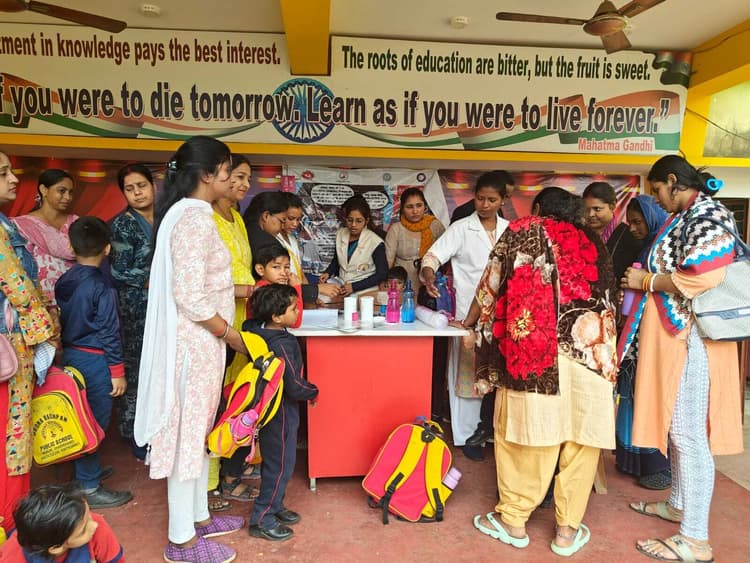 सीएस के मौजूदगी में बच्चों को खिलायी गयी फाइलेरिया की दवा