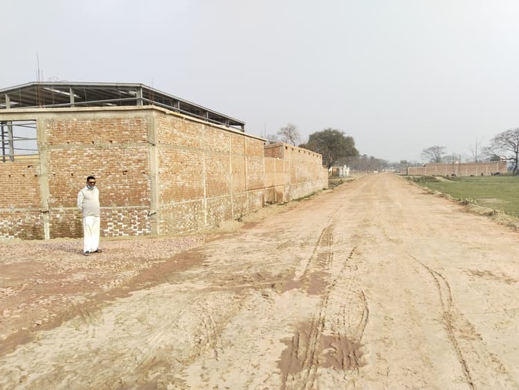 पेपर मिल की जमीन में खुल रहे हैं कई लघु और कुटीर उद्योग