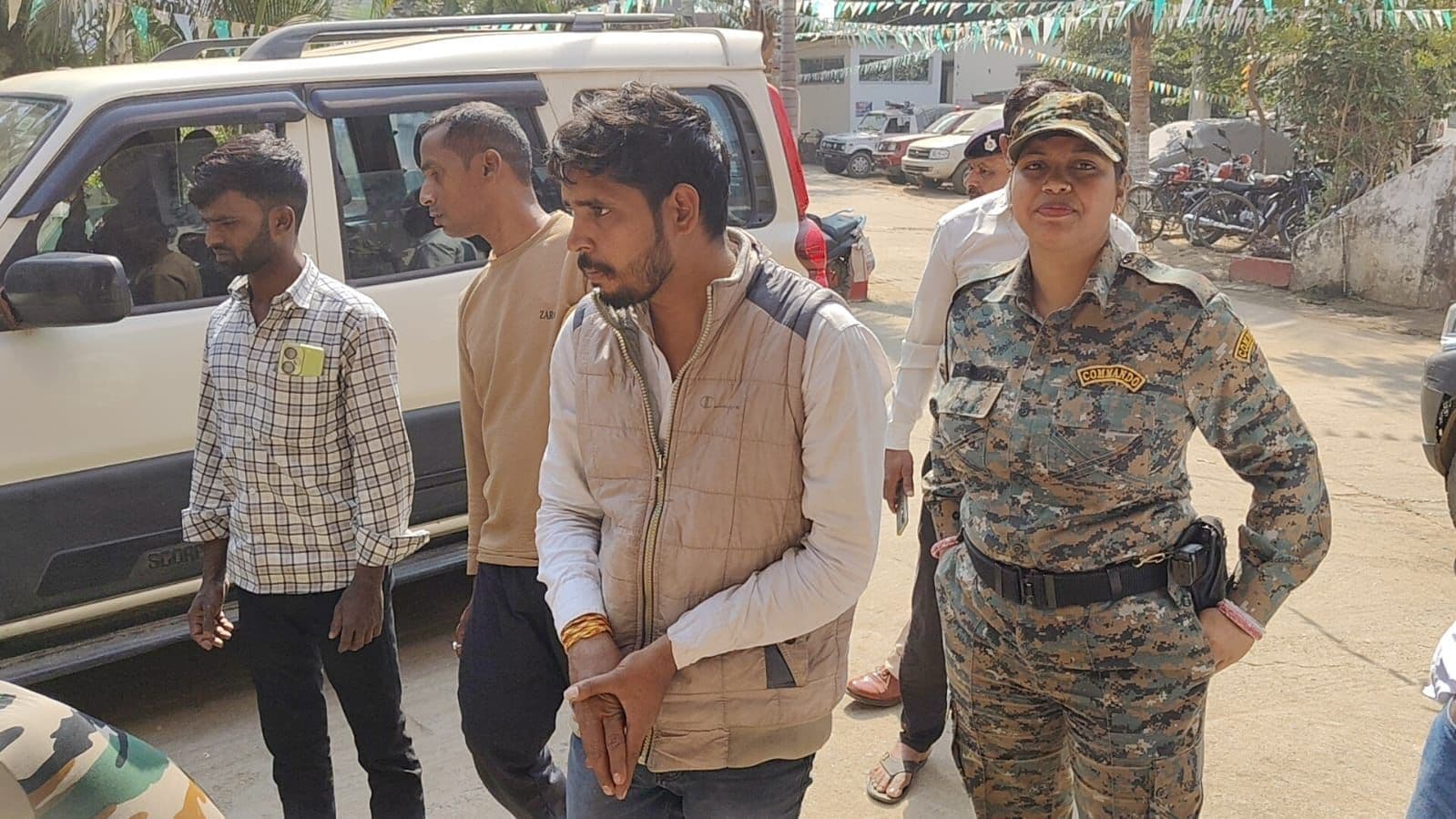 विदेशी शराब के साथ तस्कर गिरफ्तार, बाइक जब्त