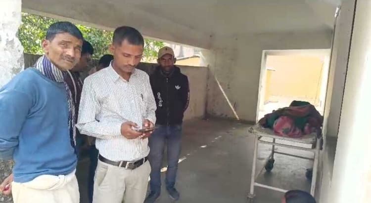 चम्पानगर में साड़ी के फंदे से लटका मिला महिला का शव