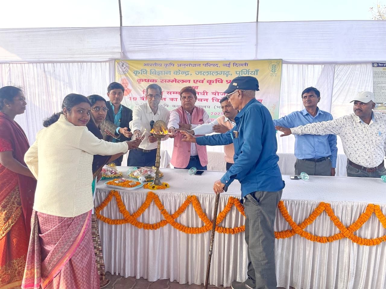 कृषि विज्ञान केंद्र में सम्मानित किये गये जिले के सात किसान