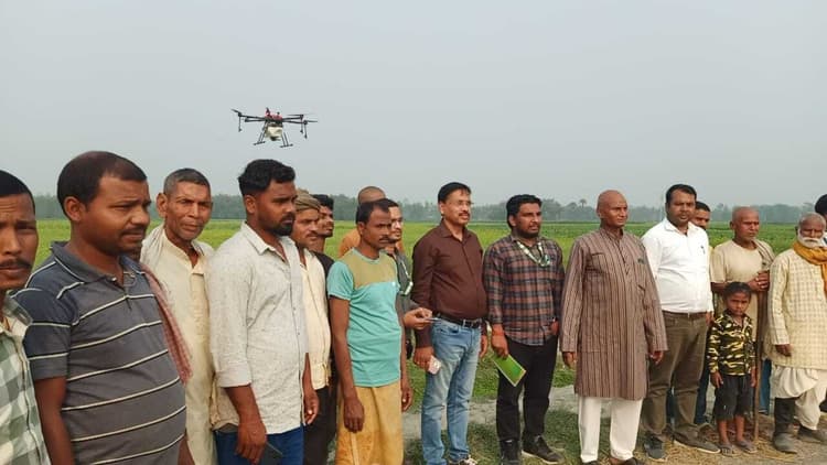 वैज्ञानिक तरीके से खेती के नये गुर सिखाने पहुंची जांच टीम