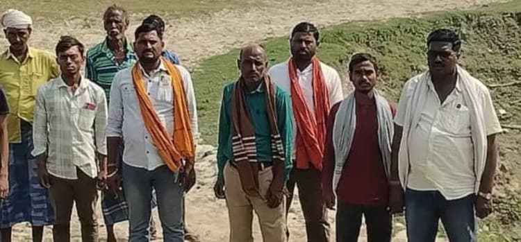 गंगा कटाव के कारण जमीन के साथ नदी में समा गये घर, गुजर-बसर करना हो गया है मुश्किल