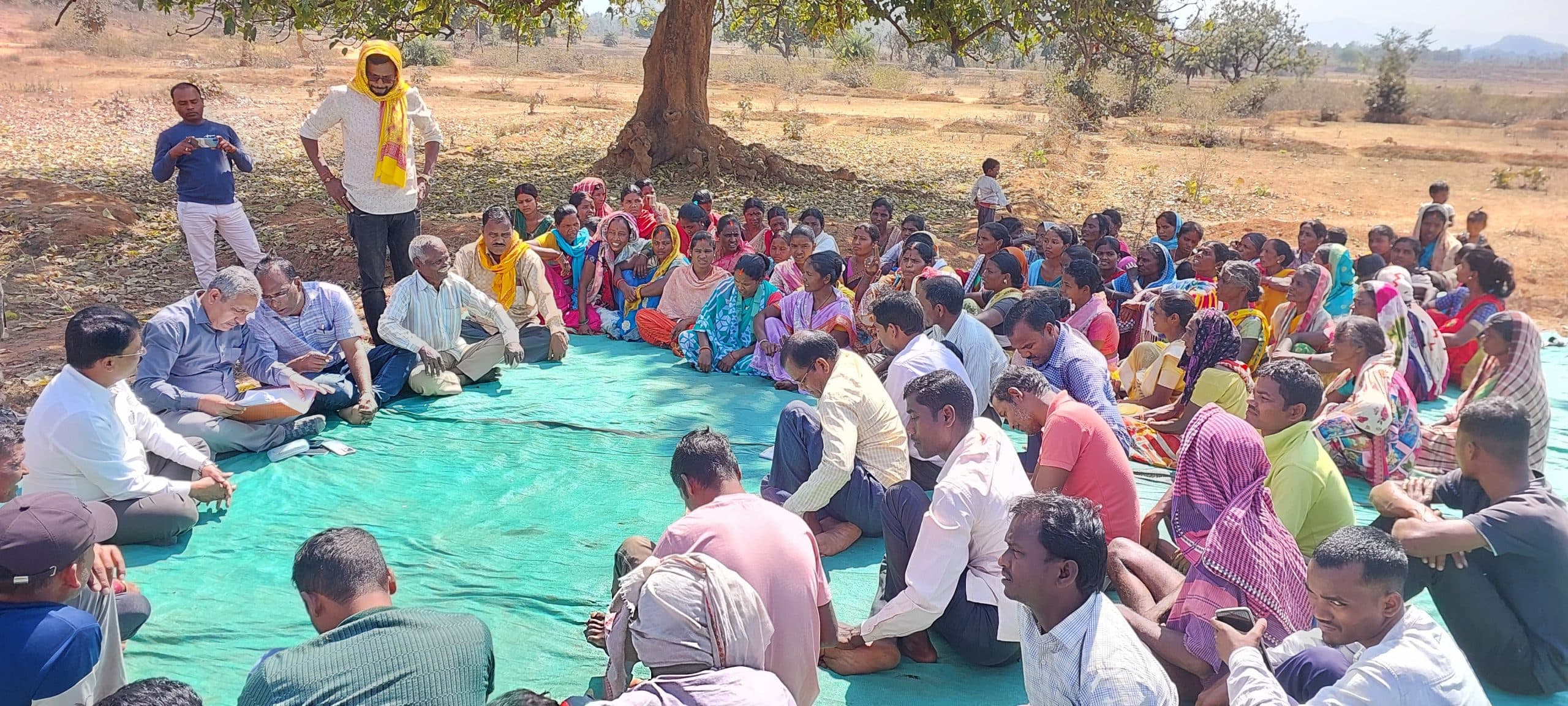 चंदवा के बरहरदी में ग्रामसभा का आयोजन
