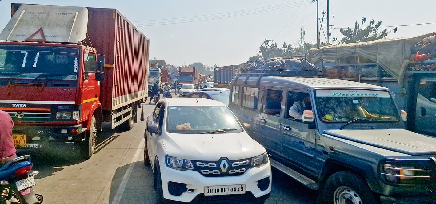 तेज रफ्तार फॉर्च्यूनर कार ने दो मजदूरों को रौंदा, दोनों की घटनास्थल पर ही मौत